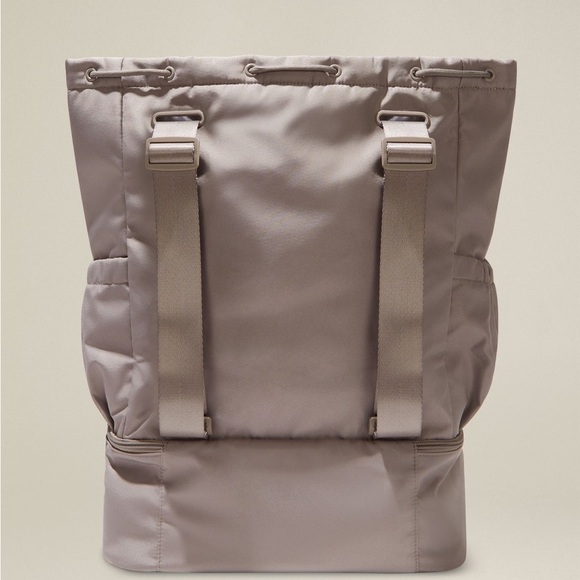 Beyond Yoga Convertable Gym Bag Taupe Stone - Picture 1 of 8